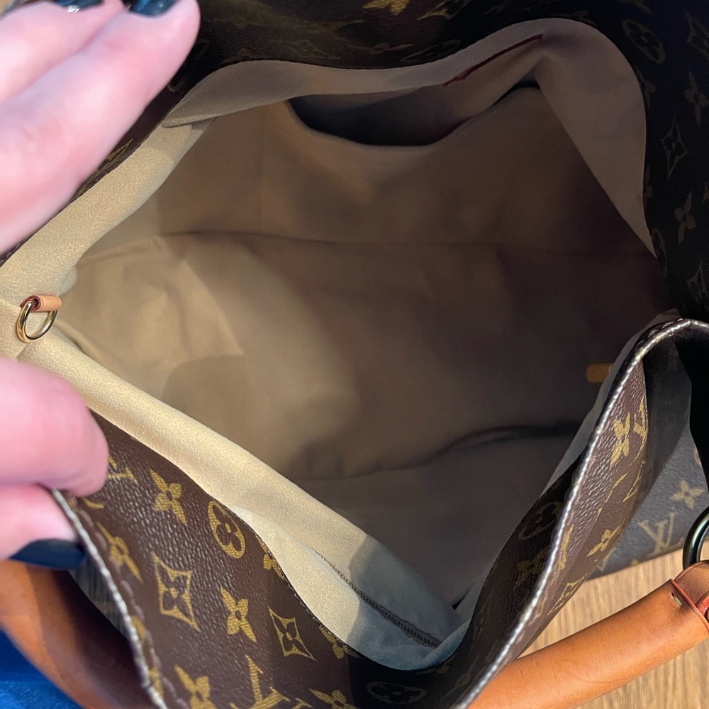 Authentic Louis Vuitton Artsy GM Tote **retired bag** - Picture 6 of 11